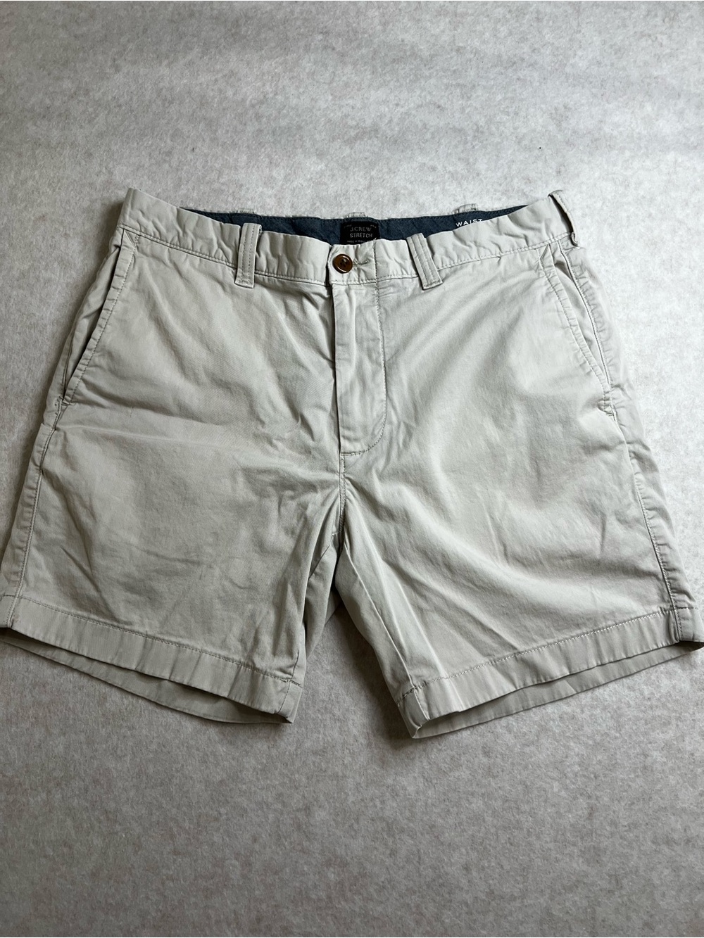 J.Crew Men's Stretch Chino Shorts Light Beige Khaki Size 33 inseam 7